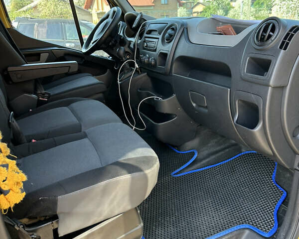 Желтый Рено Мастер, объемом двигателя 2.3 л и пробегом 556 тыс. км за 12200 $, фото 5 на Automoto.ua