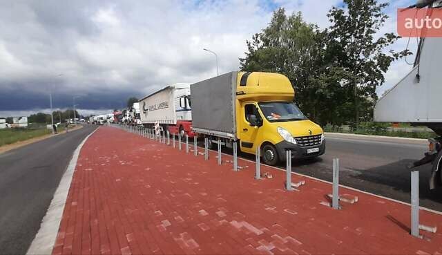 Желтый Рено Мастер, объемом двигателя 2.3 л и пробегом 630 тыс. км за 10400 $, фото 8 на Automoto.ua