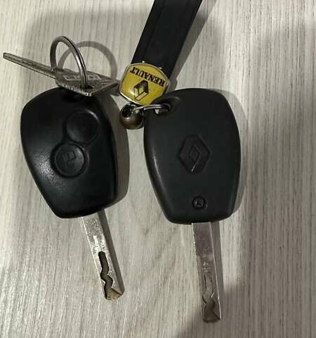 Желтый Рено Мастер, объемом двигателя 2.3 л и пробегом 381 тыс. км за 15000 $, фото 20 на Automoto.ua
