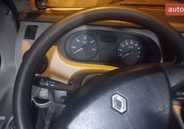 Желтый Рено Мастер, объемом двигателя 2.5 л и пробегом 560 тыс. км за 8700 $, фото 5 на Automoto.ua