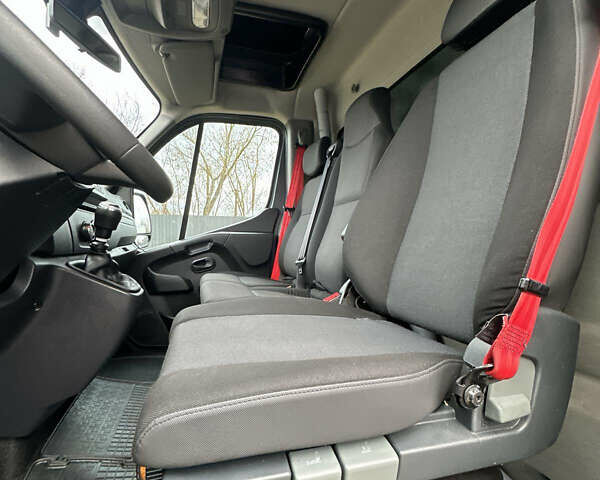 Серый Рено Мастер, объемом двигателя 0 л и пробегом 267 тыс. км за 22477 $, фото 22 на Automoto.ua