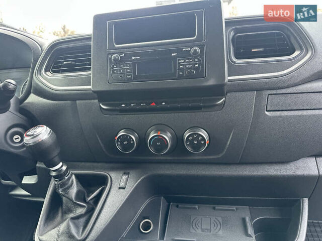 Серый Рено Мастер, объемом двигателя 0 л и пробегом 267 тыс. км за 22477 $, фото 27 на Automoto.ua