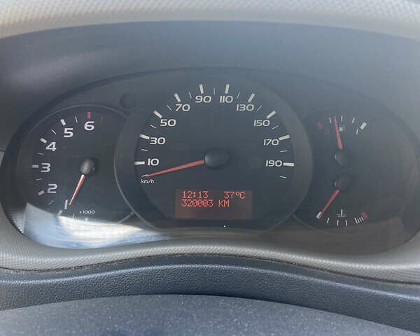 Серый Рено Мастер, объемом двигателя 2.3 л и пробегом 319 тыс. км за 12500 $, фото 5 на Automoto.ua