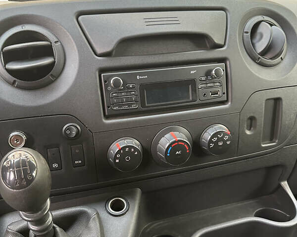 Сірий Рено Мастєр, об'ємом двигуна 2.3 л та пробігом 228 тис. км за 17800 $, фото 11 на Automoto.ua