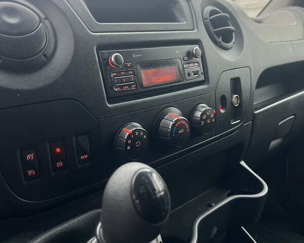 Сірий Рено Мастєр, об'ємом двигуна 2.3 л та пробігом 170 тис. км за 15199 $, фото 17 на Automoto.ua