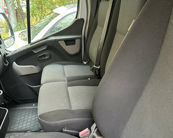 Сірий Рено Мастєр, об'ємом двигуна 2.3 л та пробігом 228 тис. км за 17800 $, фото 8 на Automoto.ua