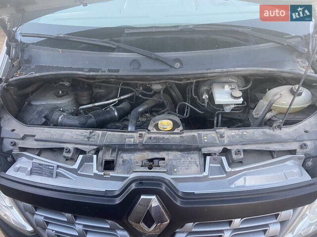 Серый Рено Мастер, объемом двигателя 2.3 л и пробегом 319 тыс. км за 12500 $, фото 1 на Automoto.ua