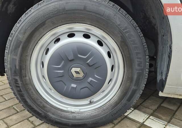 Сірий Рено Мастєр, об'ємом двигуна 2.3 л та пробігом 396 тис. км за 14800 $, фото 39 на Automoto.ua