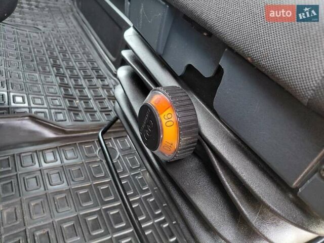 Серый Рено Мастер, объемом двигателя 2.3 л и пробегом 206 тыс. км за 14900 $, фото 64 на Automoto.ua