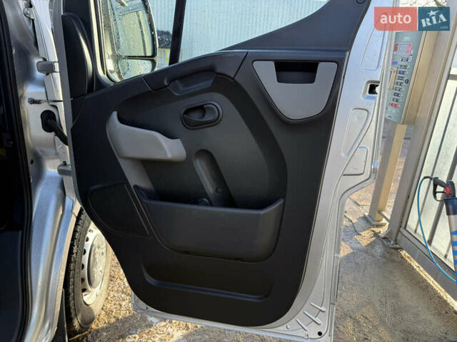 Серый Рено Мастер, объемом двигателя 2.3 л и пробегом 207 тыс. км за 12900 $, фото 12 на Automoto.ua