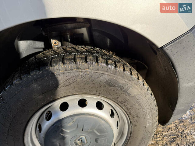 Серый Рено Мастер, объемом двигателя 2.3 л и пробегом 207 тыс. км за 12900 $, фото 6 на Automoto.ua