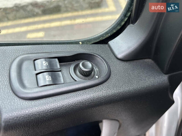 Серый Рено Мастер, объемом двигателя 2.3 л и пробегом 275 тыс. км за 15600 $, фото 10 на Automoto.ua