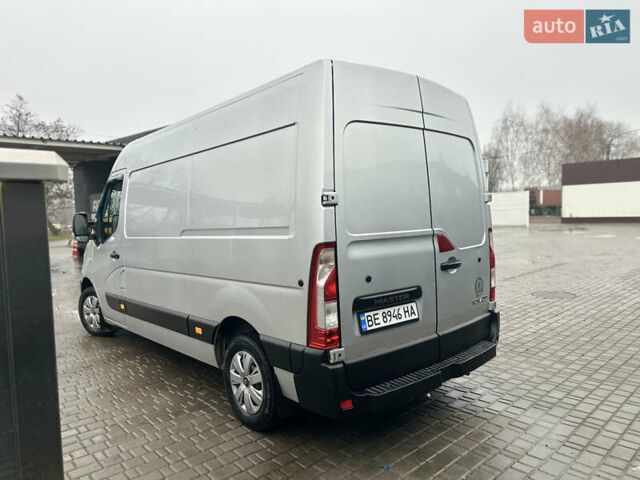 Серый Рено Мастер, объемом двигателя 2.3 л и пробегом 275 тыс. км за 15600 $, фото 5 на Automoto.ua