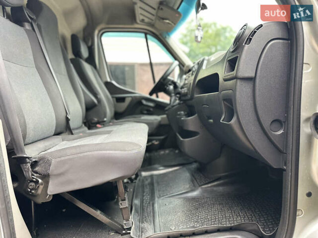 Серый Рено Мастер, объемом двигателя 2.3 л и пробегом 275 тыс. км за 15600 $, фото 12 на Automoto.ua