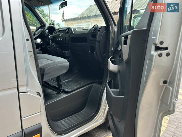 Серый Рено Мастер, объемом двигателя 2.3 л и пробегом 275 тыс. км за 15600 $, фото 11 на Automoto.ua