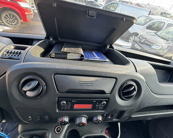 Сірий Рено Мастєр, об'ємом двигуна 2.3 л та пробігом 229 тис. км за 18900 $, фото 13 на Automoto.ua