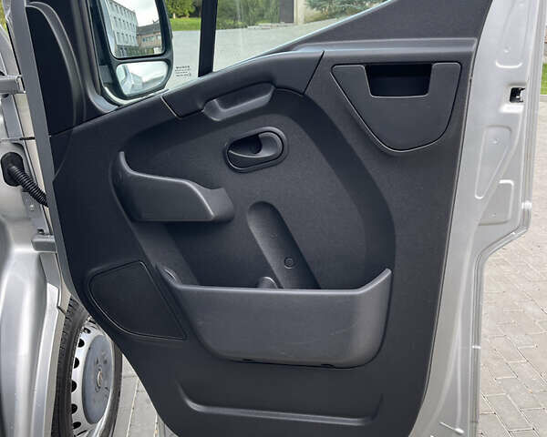 Серый Рено Мастер, объемом двигателя 2.3 л и пробегом 124 тыс. км за 19700 $, фото 31 на Automoto.ua