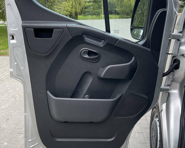 Серый Рено Мастер, объемом двигателя 2.3 л и пробегом 124 тыс. км за 19700 $, фото 21 на Automoto.ua