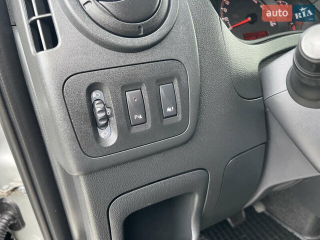 Сірий Рено Мастєр, об'ємом двигуна 2.3 л та пробігом 124 тис. км за 19500 $, фото 16 на Automoto.ua