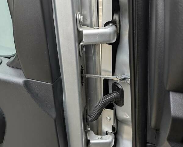 Сірий Рено Мастєр, об'ємом двигуна 2.3 л та пробігом 182 тис. км за 18500 $, фото 21 на Automoto.ua