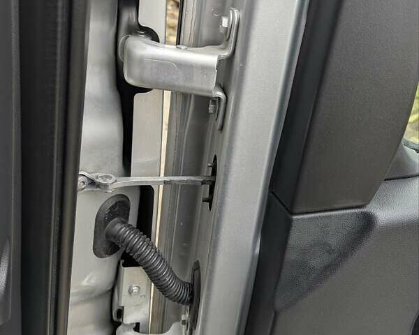 Сірий Рено Мастєр, об'ємом двигуна 2.3 л та пробігом 182 тис. км за 18500 $, фото 32 на Automoto.ua