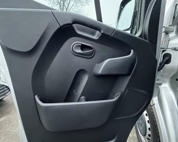 Сірий Рено Мастєр, об'ємом двигуна 2.3 л та пробігом 242 тис. км за 20700 $, фото 11 на Automoto.ua