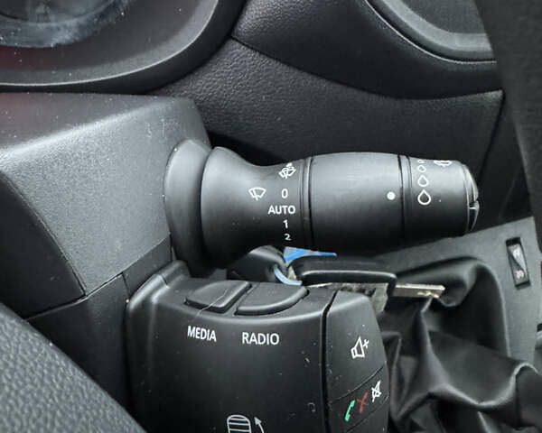 Сірий Рено Мастєр, об'ємом двигуна 2.3 л та пробігом 242 тис. км за 20700 $, фото 18 на Automoto.ua