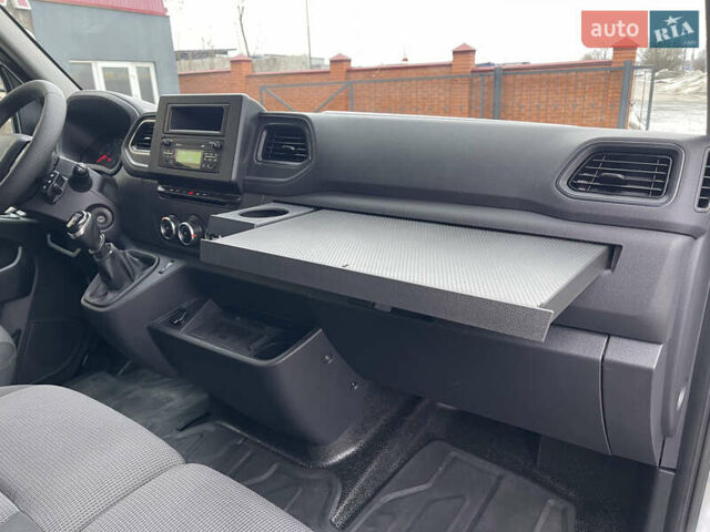 Серый Рено Мастер, объемом двигателя 2.3 л и пробегом 138 тыс. км за 21999 $, фото 30 на Automoto.ua