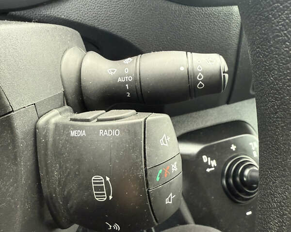 Серый Рено Мастер, объемом двигателя 0 л и пробегом 159 тыс. км за 21300 $, фото 88 на Automoto.ua