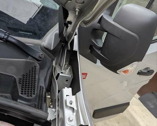 Сірий Рено Мастєр, об'ємом двигуна 2.3 л та пробігом 182 тис. км за 18500 $, фото 52 на Automoto.ua