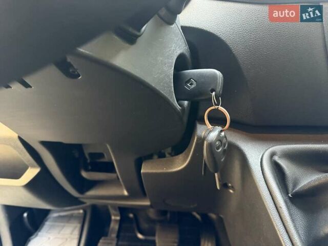 Серый Рено Мастер, объемом двигателя 2.3 л и пробегом 174 тыс. км за 18900 $, фото 63 на Automoto.ua