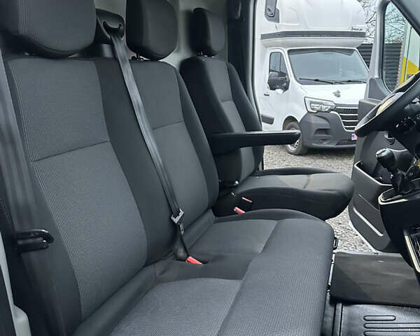 Серый Рено Мастер, объемом двигателя 2.3 л и пробегом 176 тыс. км за 21800 $, фото 68 на Automoto.ua