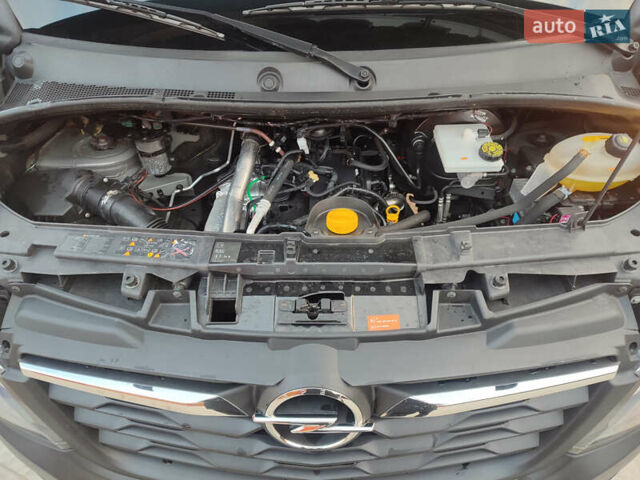 Серый Рено Мастер, объемом двигателя 0 л и пробегом 50 тыс. км за 27950 $, фото 35 на Automoto.ua