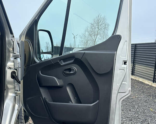 Серый Рено Мастер, объемом двигателя 2.3 л и пробегом 176 тыс. км за 21800 $, фото 62 на Automoto.ua