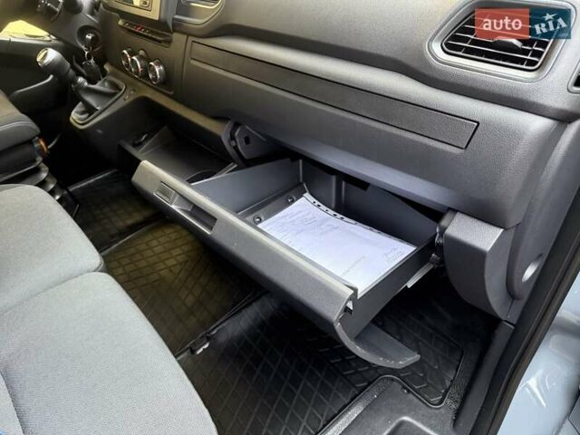 Серый Рено Мастер, объемом двигателя 2.3 л и пробегом 174 тыс. км за 18900 $, фото 80 на Automoto.ua