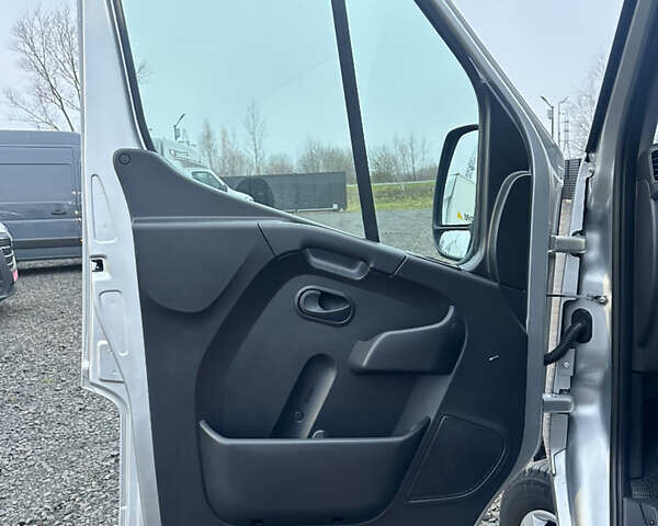 Серый Рено Мастер, объемом двигателя 2.3 л и пробегом 176 тыс. км за 21800 $, фото 45 на Automoto.ua