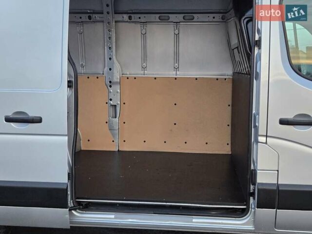 Серый Рено Мастер, объемом двигателя 2.3 л и пробегом 152 тыс. км за 19900 $, фото 2 на Automoto.ua