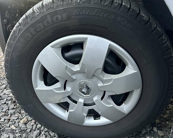 Серый Рено Мастер, объемом двигателя 2.3 л и пробегом 176 тыс. км за 21800 $, фото 32 на Automoto.ua