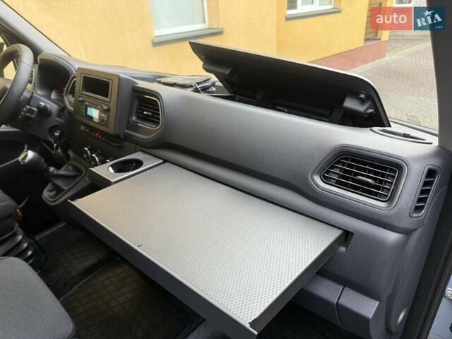 Серый Рено Мастер, объемом двигателя 2.3 л и пробегом 174 тыс. км за 18900 $, фото 77 на Automoto.ua