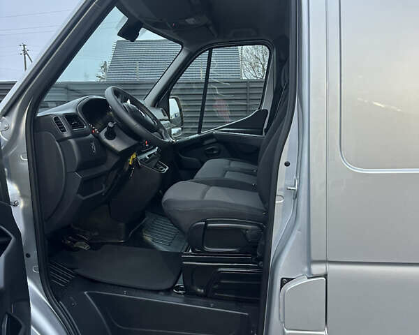 Серый Рено Мастер, объемом двигателя 2.3 л и пробегом 176 тыс. км за 21800 $, фото 46 на Automoto.ua