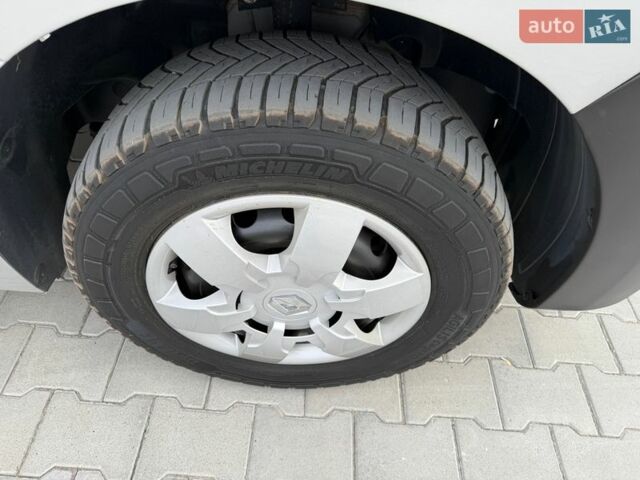 Серый Рено Мастер, объемом двигателя 0 л и пробегом 207 тыс. км за 21100 $, фото 62 на Automoto.ua