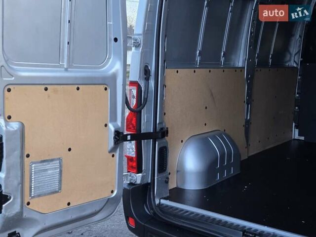 Серый Рено Мастер, объемом двигателя 2.3 л и пробегом 152 тыс. км за 19900 $, фото 6 на Automoto.ua