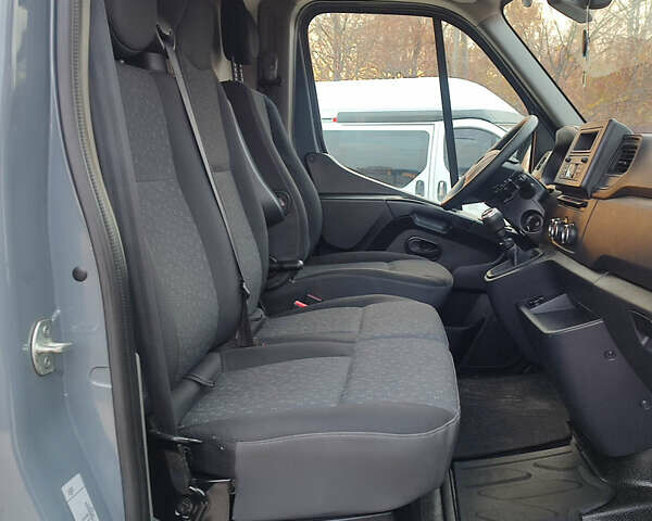 Серый Рено Мастер, объемом двигателя 2.3 л и пробегом 50 тыс. км за 27550 $, фото 2 на Automoto.ua