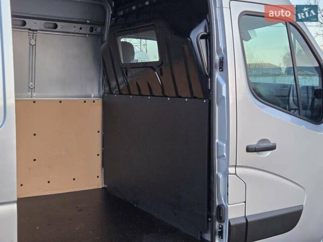 Серый Рено Мастер, объемом двигателя 2.3 л и пробегом 152 тыс. км за 19900 $, фото 1 на Automoto.ua