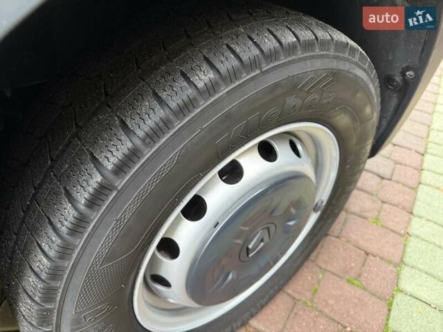 Серый Рено Мастер, объемом двигателя 2.3 л и пробегом 174 тыс. км за 18900 $, фото 24 на Automoto.ua