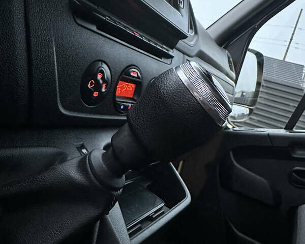 Серый Рено Мастер, объемом двигателя 2.3 л и пробегом 176 тыс. км за 21800 $, фото 58 на Automoto.ua