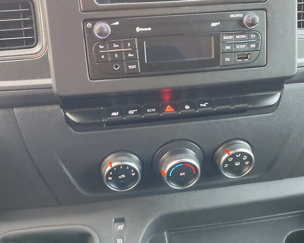 Серый Рено Мастер, объемом двигателя 0 л и пробегом 50 тыс. км за 27950 $, фото 14 на Automoto.ua