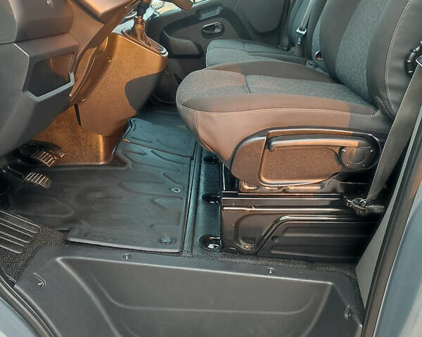 Серый Рено Мастер, объемом двигателя 2.3 л и пробегом 50 тыс. км за 27550 $, фото 42 на Automoto.ua