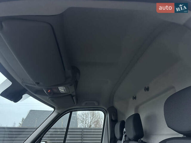 Серый Рено Мастер, объемом двигателя 2.3 л и пробегом 176 тыс. км за 21800 $, фото 53 на Automoto.ua