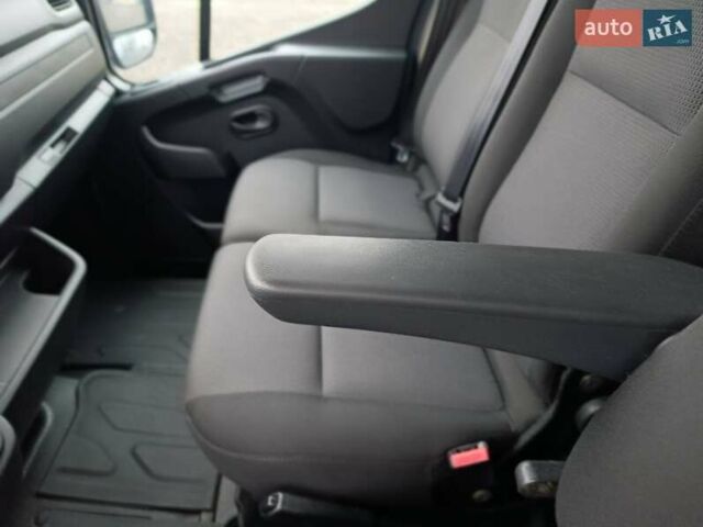 Серый Рено Мастер, объемом двигателя 2.3 л и пробегом 291 тыс. км за 21897 $, фото 26 на Automoto.ua